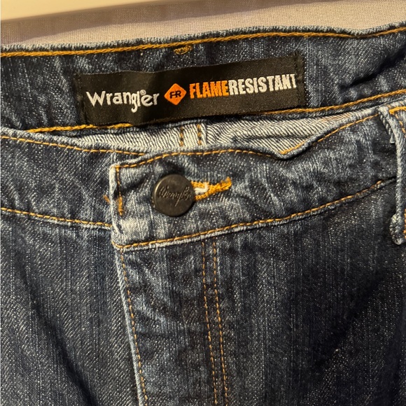 Wrangler flame resistant jeans - Picture 3 of 8